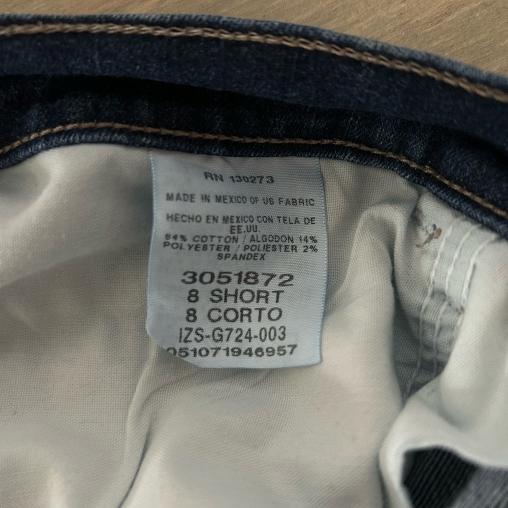 Levi’s women’s straight leg short size 8
